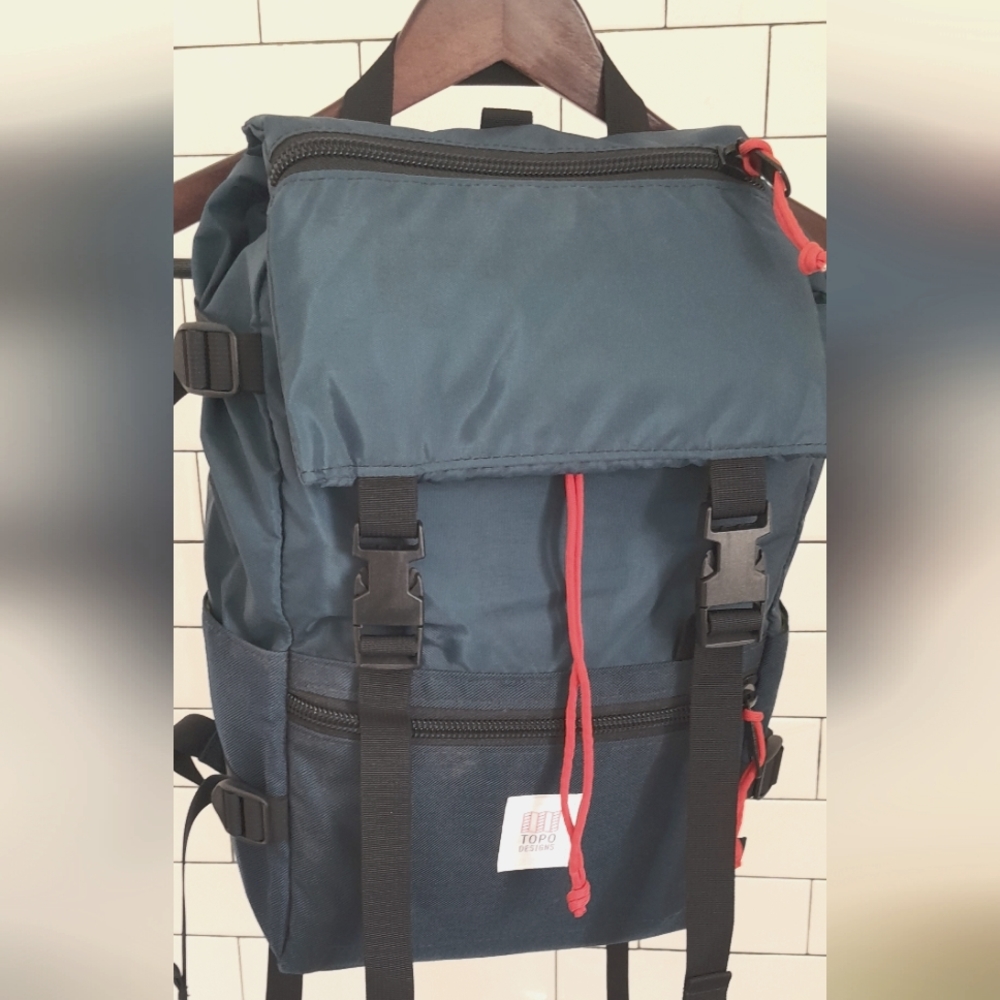 Topo designs rover pack